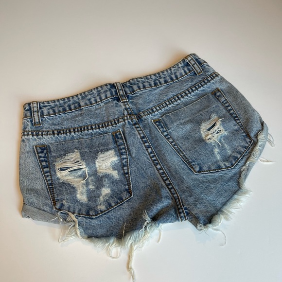 Signature Eight Distressed Button Fly Jean Shorts Women’s Size Medium - Picture 4 of 9